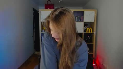 Flora  Next stream November 17th at 6  GMT online show from 02.25.26