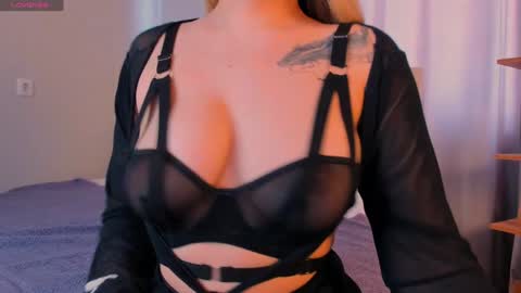 Snapshot of meow_rinnie chatting on 01.21.25 My links --- online show from 01.21.25