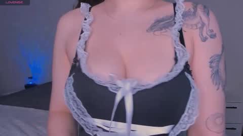 Snapshot of meow_rinnie chatting on 12.18.25 My links --- online show from 12.18.25