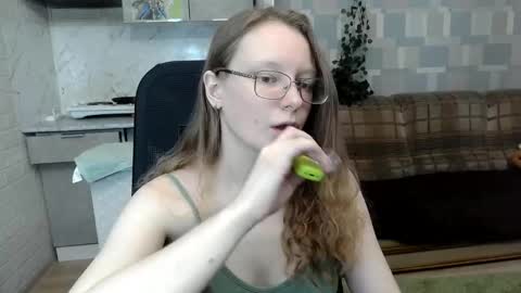 Snapshot of meowcr chatting on 09.19.25 meowcr online show from 09.19.25