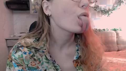 Snapshot of meowcr chatting on 10.03.25 meowcr online show from 10.03.25