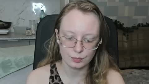 Snapshot of meowcr chatting on 10.28.25 meowcr online show from 10.28.25