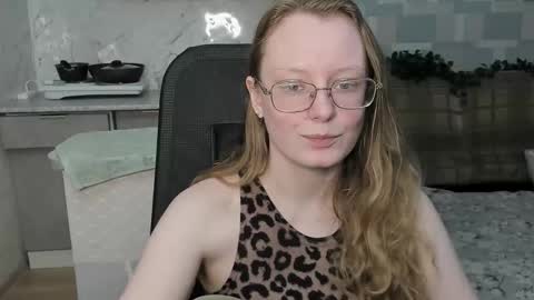 Snapshot of meowcr chatting on 10.29.25 meowcr online show from 10.29.25