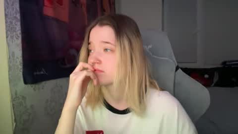 Snapshot of meowki4 chatting on 12.30.24 meowme online show from 12.30.24