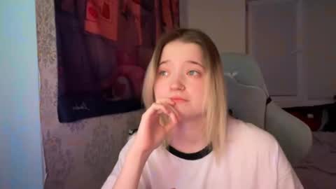 Snapshot of meowki4 chatting on 12.31.24 meowme online show from 12.31.24