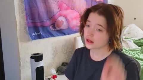 Snapshot of meowki4 chatting on 10.06.25 meowme online show from 10.06.25