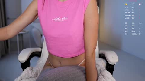 Snapshot of meowwmee chatting on 09.22.25 meowwmee online show from 09.22.25