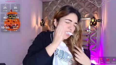 Snapshot of meraki_fraise chatting on 10.31.25 online show from 10.31.25