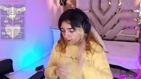 Snapshot of meraki_fraise chatting on 11.06.25 online show from 11.06.25