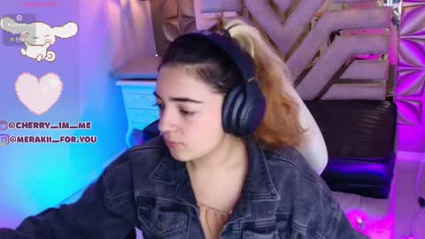 Snapshot of meraki_fraise chatting on 11.22.25 online show from 11.22.25