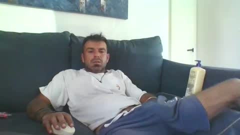 Snapshot of mercedes190d chatting on 10.21.25 Mercedes190d online show from 10.21.25