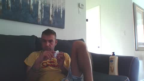 Snapshot of mercedes190d chatting on 11.30.25 Mercedes190d online show from 11.30.25