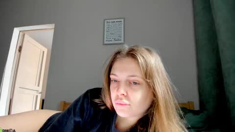 Snapshot of mercedescutee chatting on 10.22.25 mercedescutee online show from 10.22.25