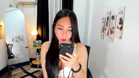 Snapshot of mereselaurelts chatting on 04.22.26 MereseLaurelTS online show from 04.22.26