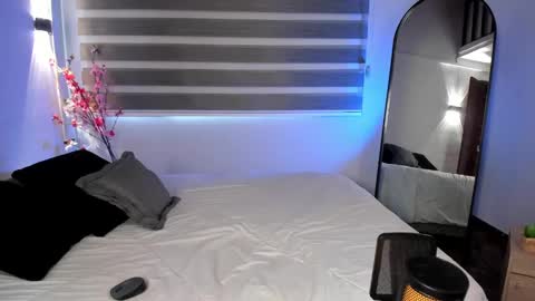 Snapshot of merida_taylor_ chatting on 09.17.25 Merida  online show from 09.17.25