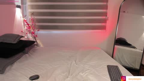 Snapshot of merida_taylor_ chatting on 09.23.25 Merida  online show from 09.23.25