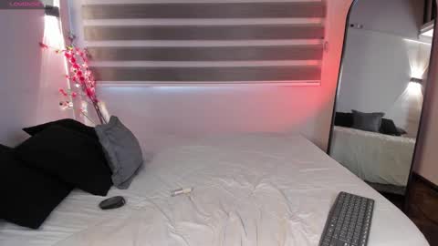 Snapshot of merida_taylor_ chatting on 09.27.25 Merida  online show from 09.27.25