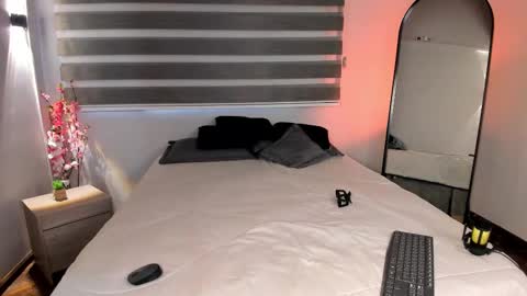 Snapshot of merida_taylor_ chatting on 10.29.25 Merida  online show from 10.29.25