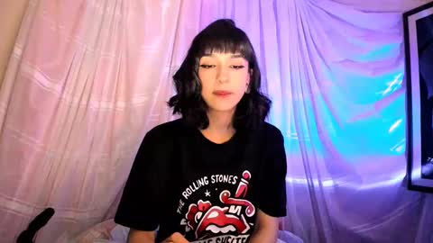 Snapshot of merlynn_ chatting on 02.08.25 Diane 3 online show from 02.08.25