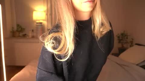 Snapshot of mermaids_ chatting on 02.12.26 Lara OFFLINE online show from 02.12.26