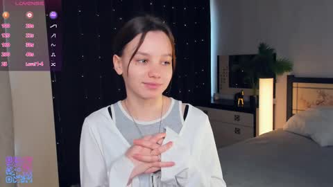 Snapshot of meryldell chatting on 03.08.25 Lollita online show from 03.08.25