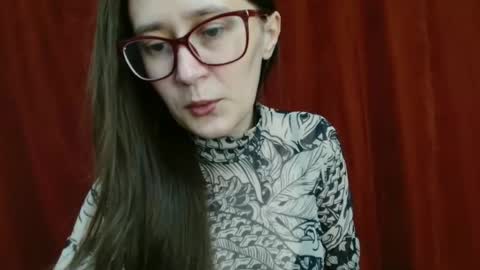 Snapshot of mesmerizing_hypn0_goddess chatting on 10.24.25 Jessica online show from 10.24.25