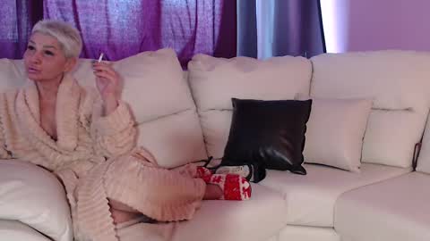 Snapshot of messyholesfuck chatting on 02.22.25 Jenny online show from 02.22.25