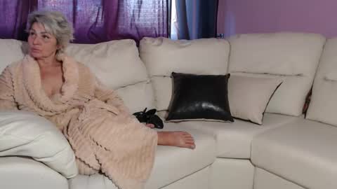 Snapshot of messyholesfuck chatting on 09.30.25 Jenny online show from 09.30.25