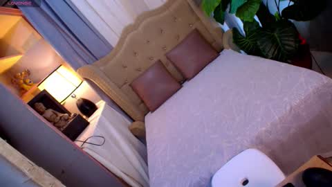 Snapshot of metawinathan chatting on 10.28.25 myka online show from 10.28.25