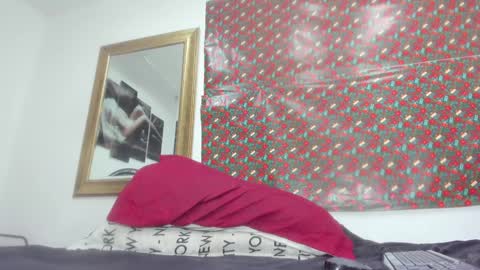 Snapshot of mia_0_ chatting on 12.27.24 Emi online show from 12.27.24