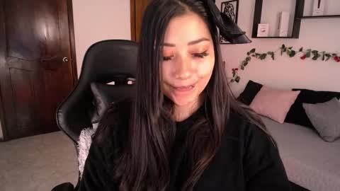 Mia zoe online show from 10.07.25