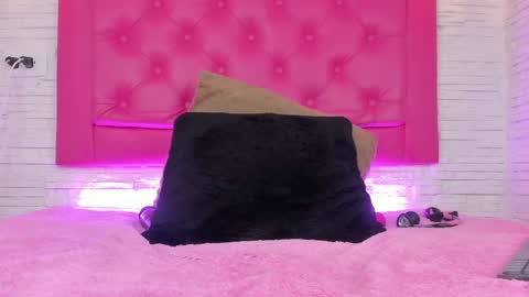Snapshot of mia__099 chatting on 01.15.25 Mia Blonde online show from 01.15.25