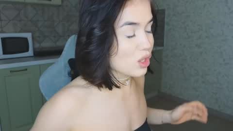 Mia online show from 02.18.25