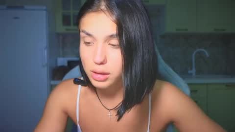 Mia online show from 09.18.25