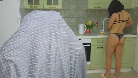 Snapshot of mia___lunaa chatting on 04.27.26 Mia online show from 04.27.26