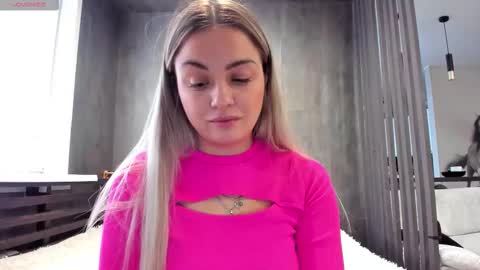 Mia online show from 11.14.25