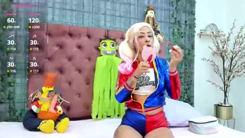 Mia online show from 10.28.25