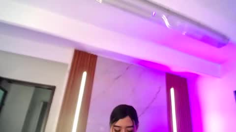 Mia  online show from 05.11.26