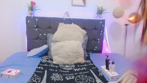 C A L L  M E  M I A  online show from 03.31.26