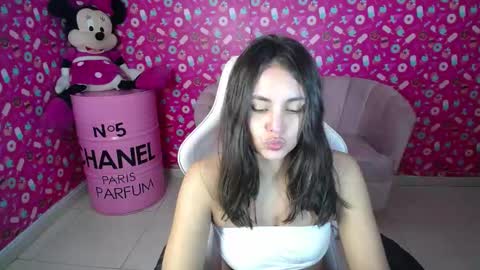 Snapshot of mia_adams_a_ chatting on 03.09.25 Mia online show from 03.09.25