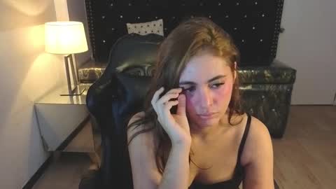 Mia  online show from 09.20.25