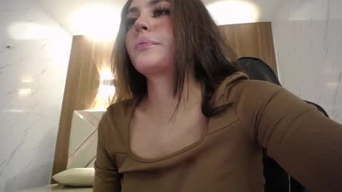 Mia  online show from 10.03.25