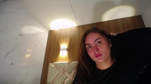 Mia  online show from 10.16.25