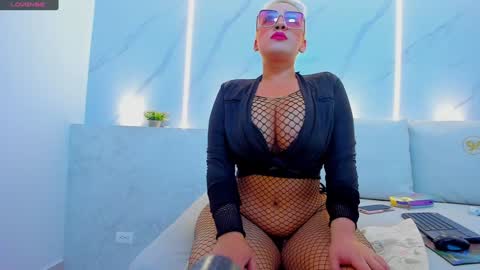 Mia  online show from 12.30.24