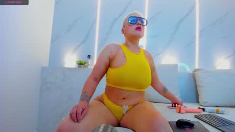 Mia  online show from 01.03.25