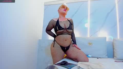 Mia  online show from 01.07.25