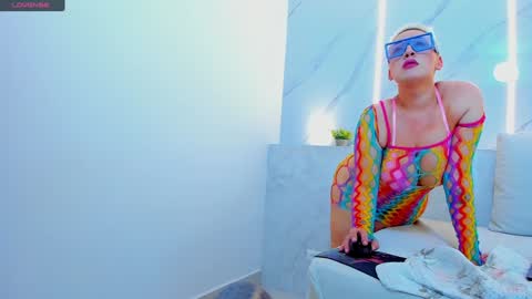 Mia  online show from 01.12.25