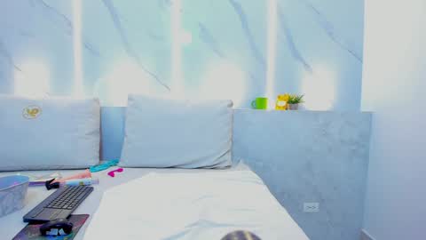 Mia  online show from 01.30.25