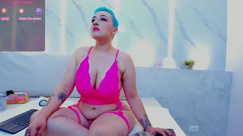 Mia  online show from 01.31.25