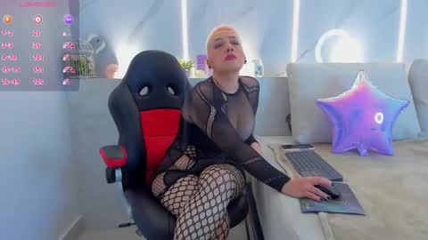 Mia  online show from 03.06.25